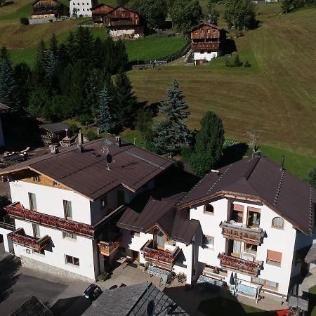 Pensione Valbona Corvara In Badia Exterior foto